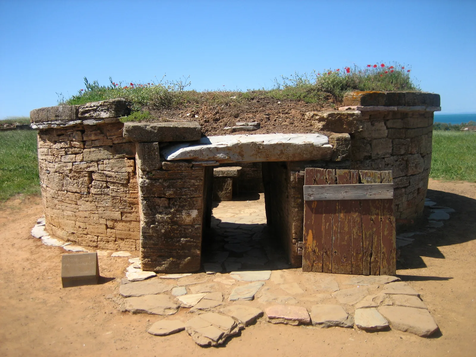 Una tomba a tumulo nella necropoli di San Cerbone a Populonia