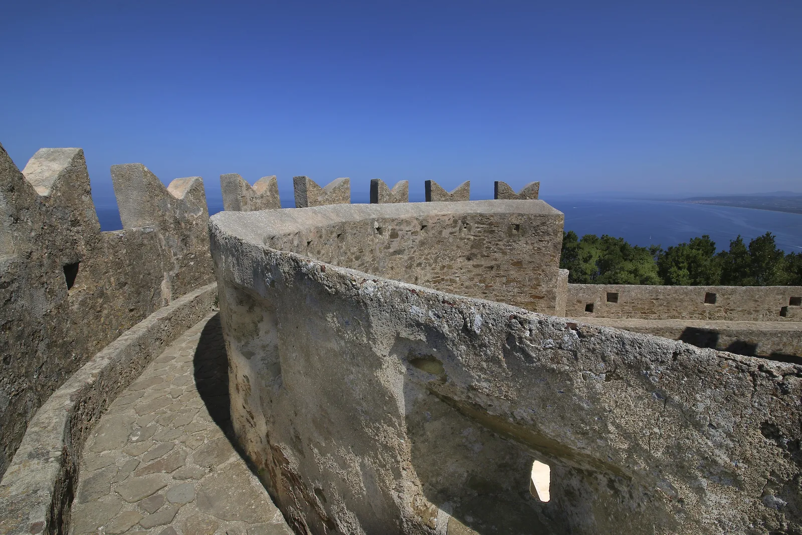 La Rocca di Populonia con il panorama sulla costa verso nord