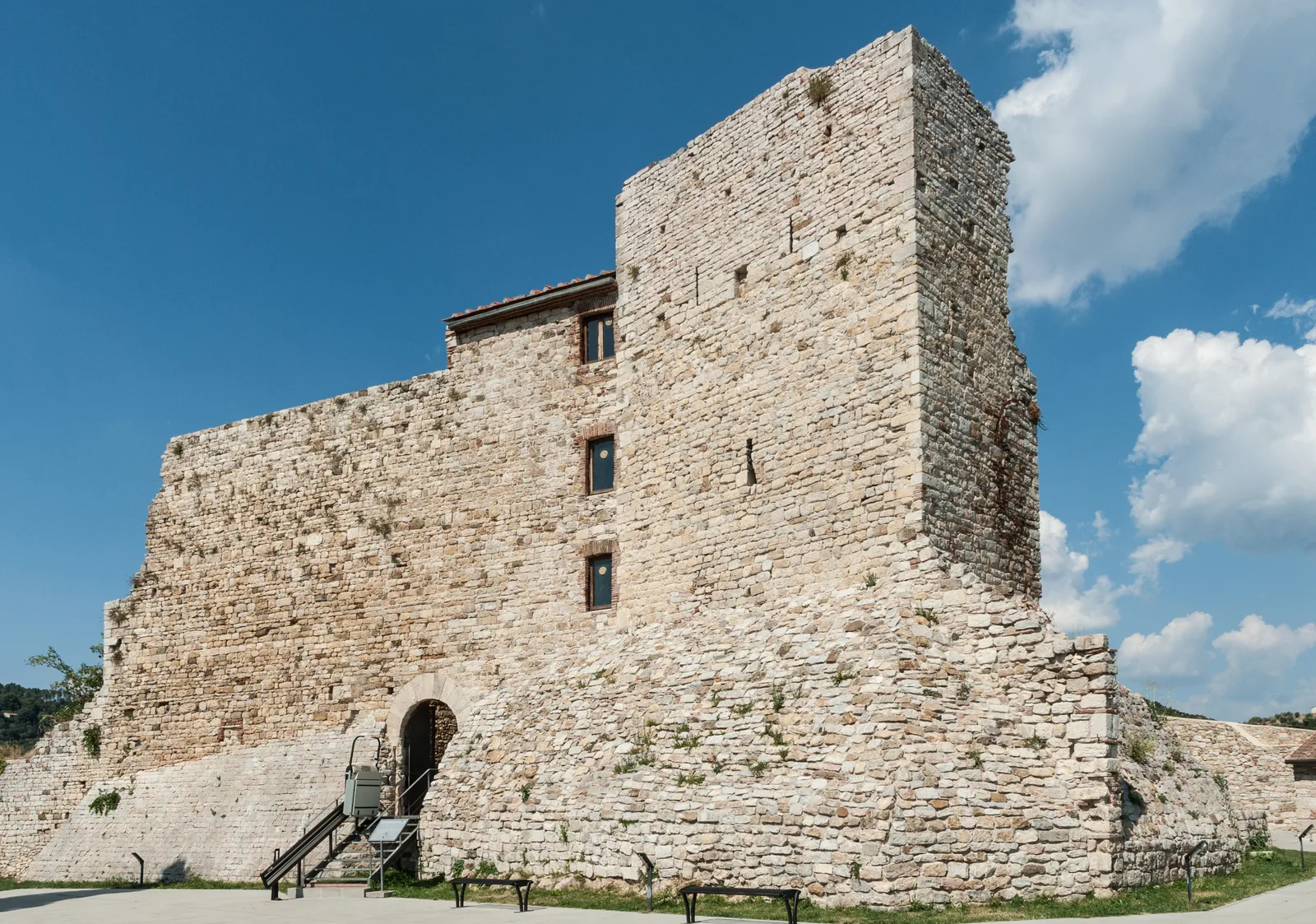 La torre quadrata della Rocca aldobrandesca di Suvereto