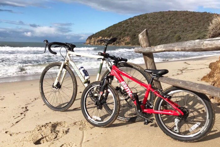 Biciturismo in spiaggia a Follonica